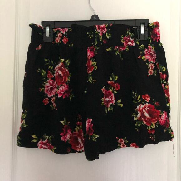 Women's Bermuda‎ Shorts Tie Front Mid Rise Pull On Floral  Black Red Size Medium - Picture 5 of 7